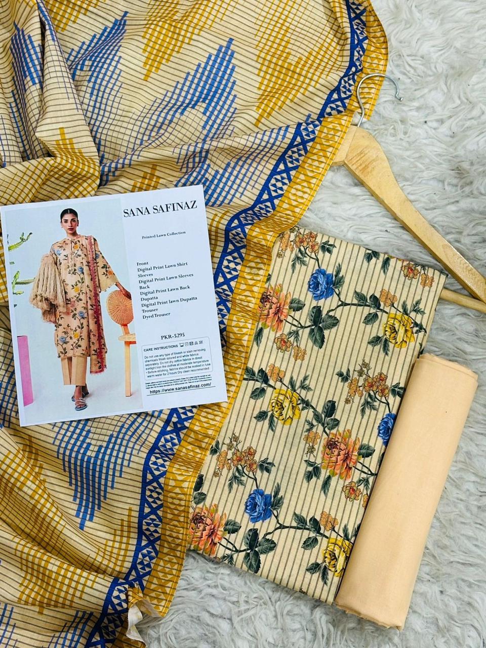 SANA SAPINAZ  3-Piece Suit